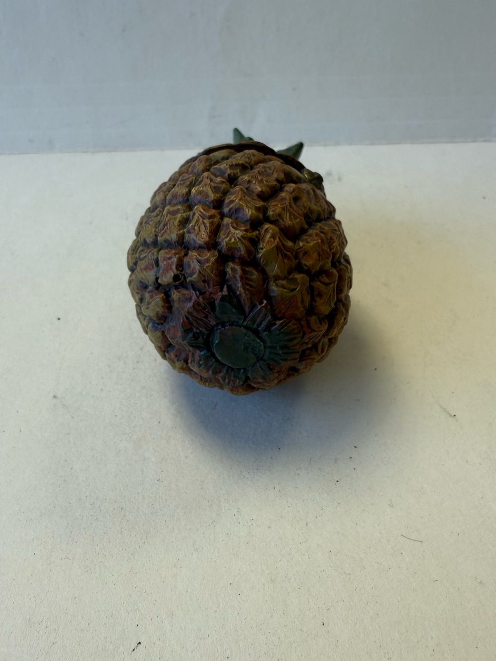 Vintage 2005 Resin Pineapple Trinket Box with Hula Dancer Inside. - Picture 6 of 12